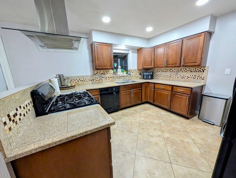 Building Photo - 3709 W Tuckey Ln