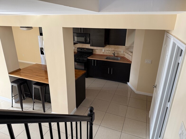 Building Photo - 183 Thorne St