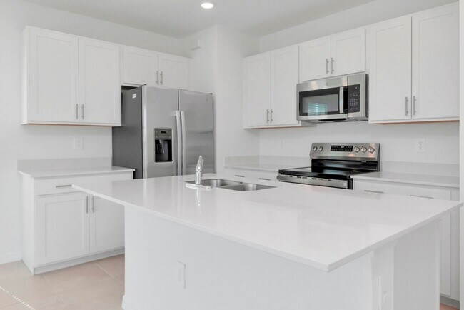 Building Photo - Brand-New 3BR/2.5BA Townhome in Lakewood Ranch — Internet, Trash & Lawn Care Included