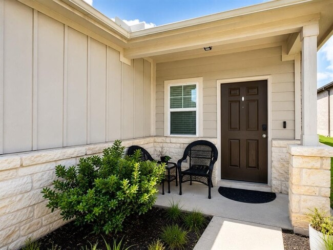 Building Photo - 220 Pepperbark Loop