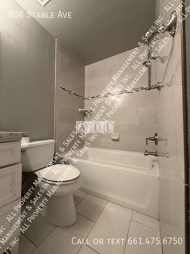 Building Photo - 808 Stable Ave