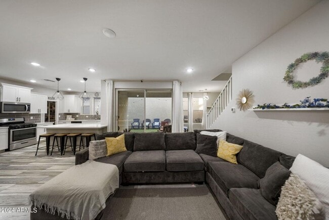 Building Photo - STUNNING 5 BEDROOM WITH LOFT & BONUS ROOM 3.5 BATH IN EASTMARK MESA COMMUNITY 2,655 SQ FT