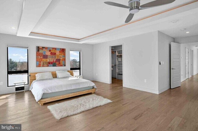 Building Photo - 911 S Oak St