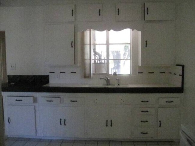 Building Photo - Charming 4-Bedroom Home in Hudson Park – L...