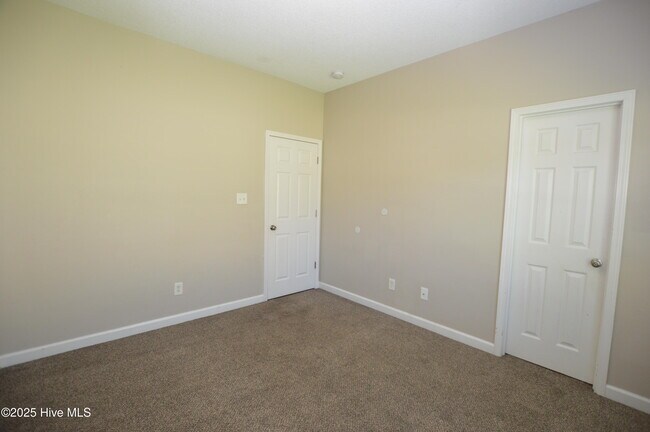 Building Photo - 24 Jasmine Ln