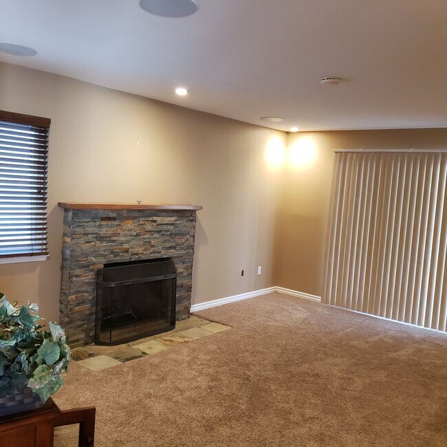 Building Photo - 5939 Petite Ct