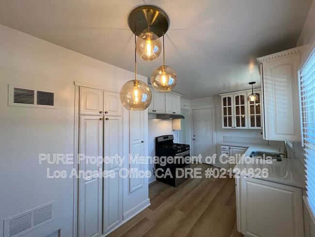 Building Photo - 625 W 23rd St
