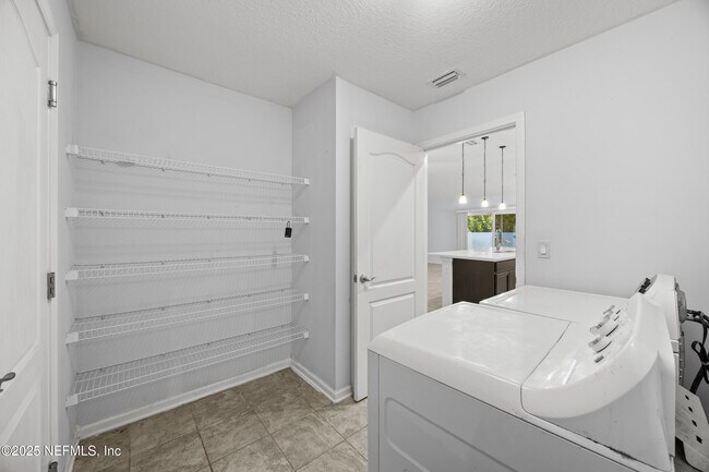 Building Photo - 2772 Bluff Estate Way