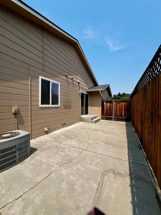 Building Photo - c1309