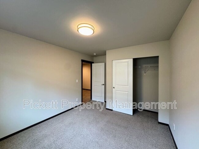 Building Photo - 3530 Springbrook Ln