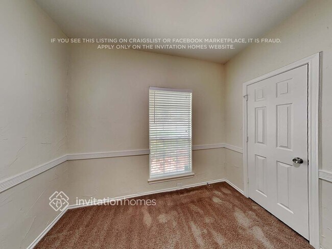 Building Photo - 8280 Edgewater Dr