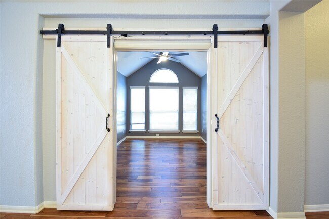 Building Photo - 31 Rolling Ridge Ct