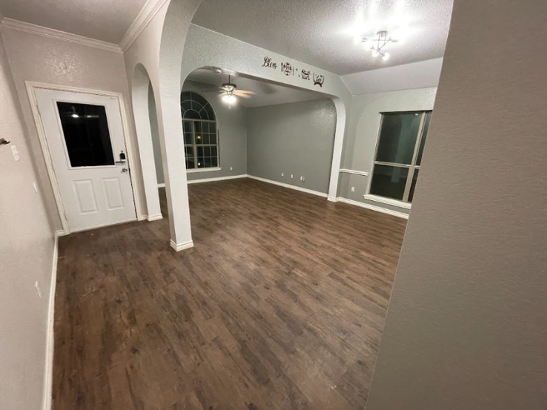 Building Photo - 3401 Little John Dr