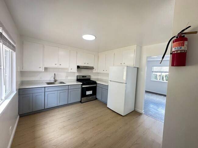 Building Photo - 3408