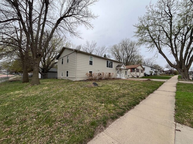 Building Photo - 4 Bed/2 Bath Rental Home with Fenced in Yard!