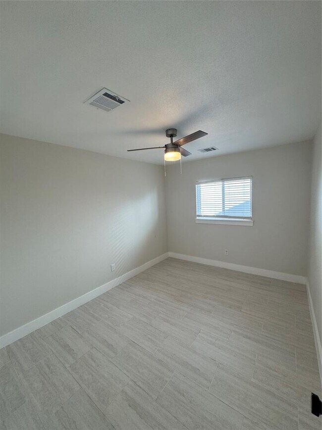 Building Photo - 9908 Willers Way