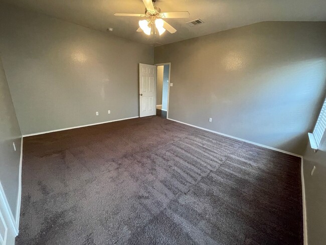 Building Photo - 6200 Suellen Ln