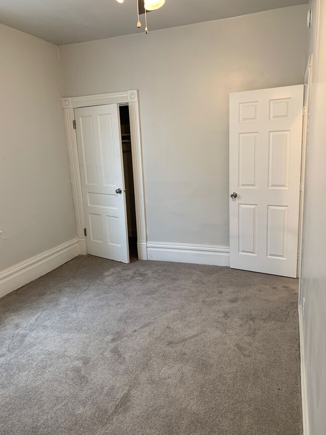 Building Photo - 2 bedroom