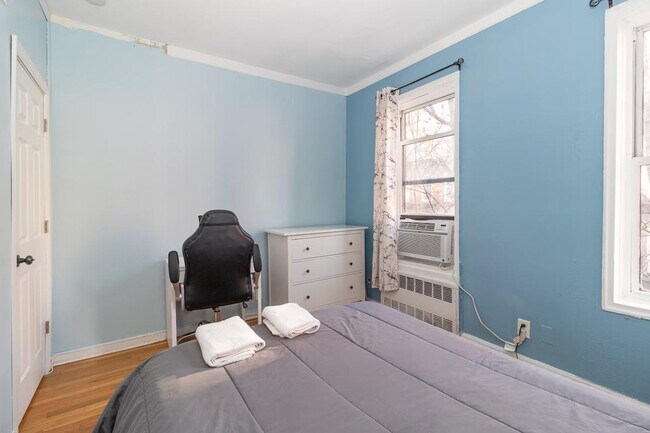 Building Photo - 340 E 80th St