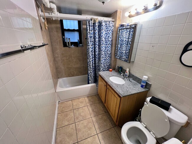 Building Photo - 3216 W Altgeld St