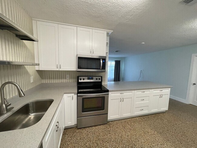 Building Photo - Adorable Apollo Beach Home for Rent   Brin...