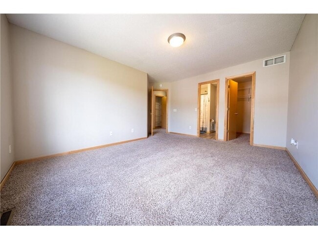 Building Photo - Spacious *3Bed*2Bath townhome Cottage Grove Available Sept 1.