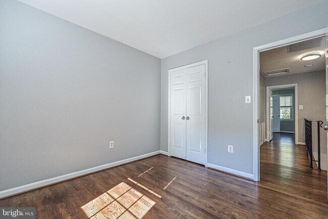 Building Photo - 7046 Leestone St