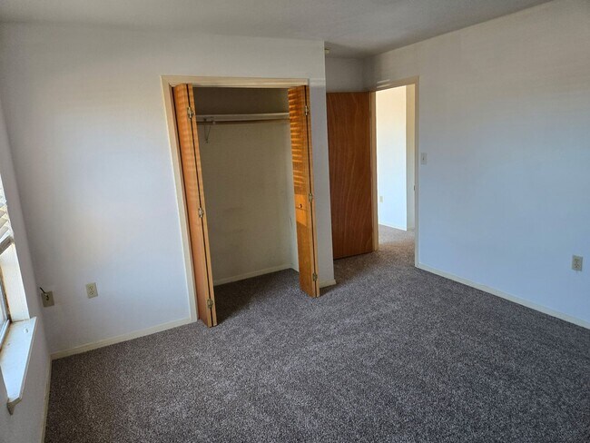 Building Photo - 2433 E 21st St