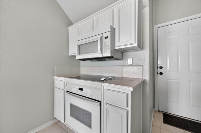 Building Photo - 16 Regency Pt