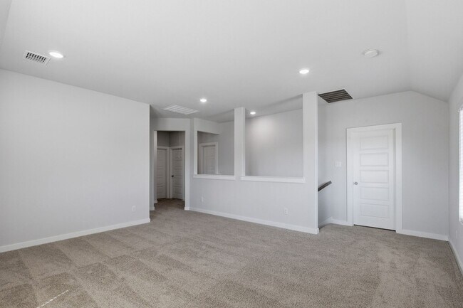 Building Photo - 637 Sierra Rdg