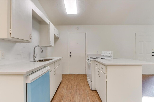 Building Photo - 2 Bed Duplex in Fairmount!