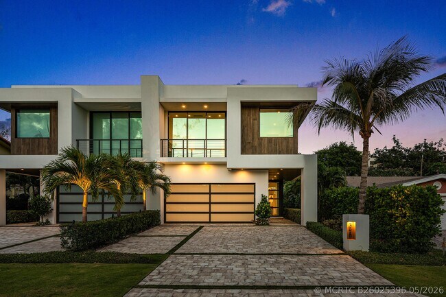 Building Photo - 320 NE Wavecrest Way