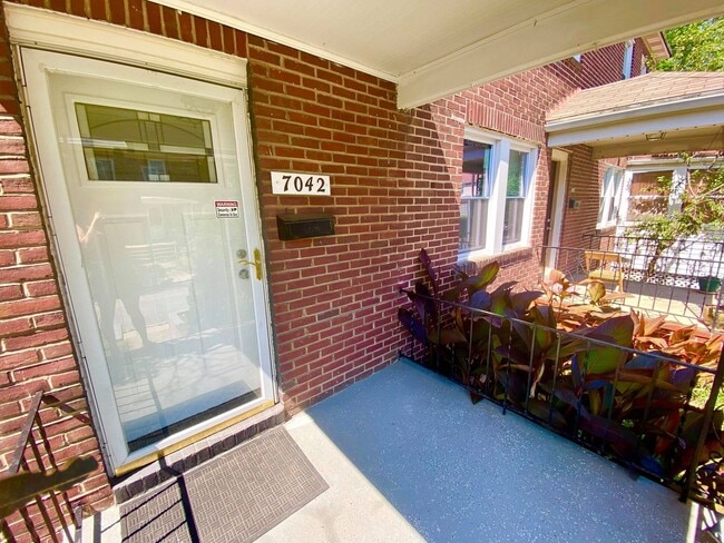 Building Photo - Charming 2bed/2ba Dundalk Townhome!