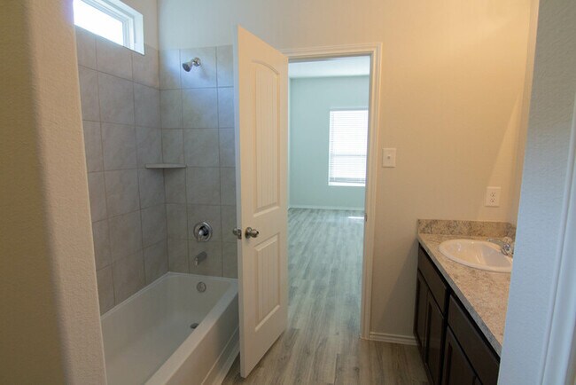 Building Photo - 18614 Queesborough Creek Rd