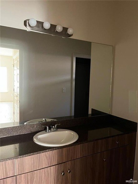 Building Photo - 4001 Hawthorne Ave