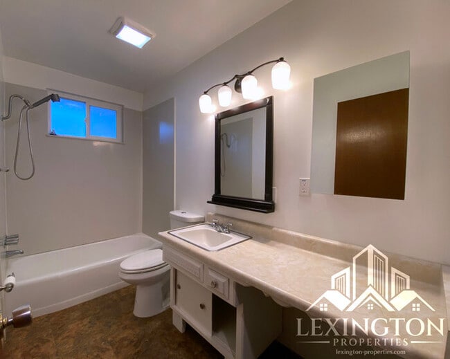 Building Photo - Charming, Orangevale Home with Spacious Yard! – 3BD/2BA