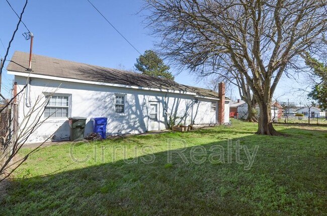 Building Photo - 1126 44th St
