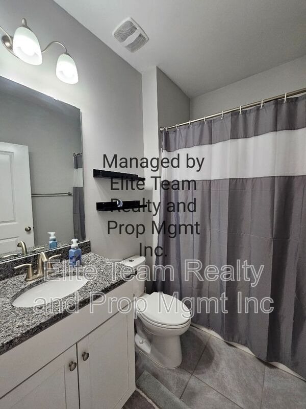 Building Photo - 990 Pennington Dr