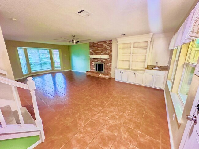 Building Photo - 17502 Cassina Dr