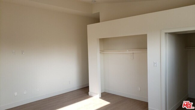 Building Photo - 2406 S Dunsmuir Ave