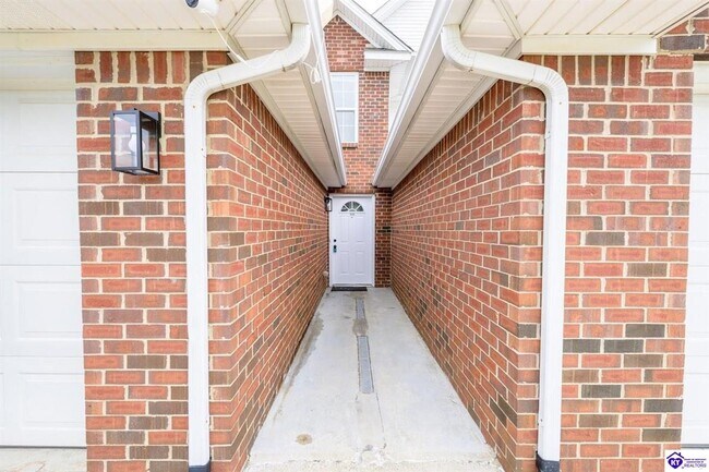 Building Photo - 111 Poplar Cir
