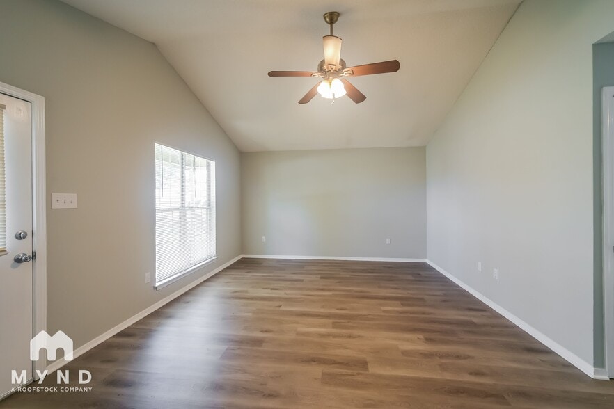 Building Photo - 4266 Brighton Dr