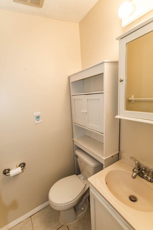 Building Photo - 7934 Davis Rd N