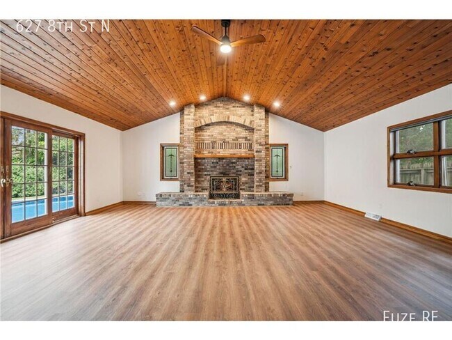 Building Photo - 627 8th St N