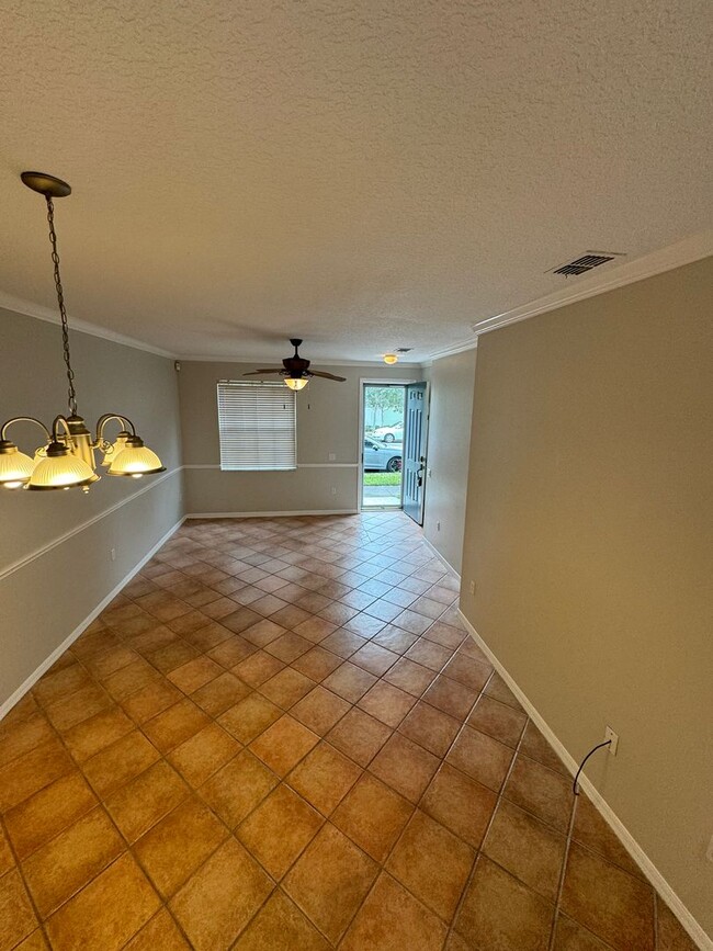 Building Photo - Avalon Park Town Center Townhome: 3 Bedroo...