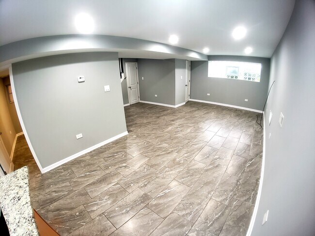 Building Photo - 5134 W Henderson St