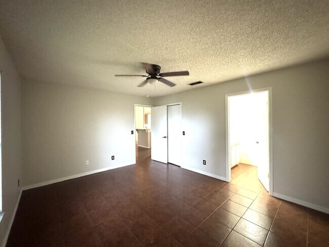 Building Photo - 2728 Corrigan Dr