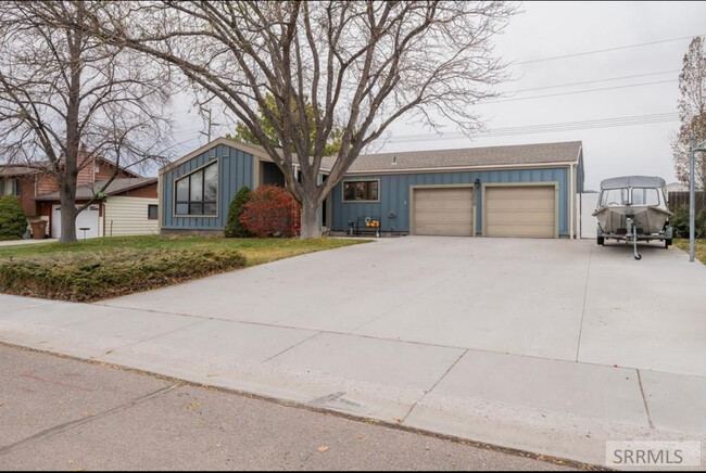 Primary Photo - 5000 Pleasant View Dr