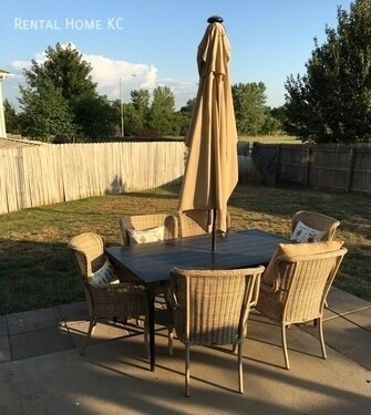 Building Photo - Large 2-Story w/finished basement + fence ...