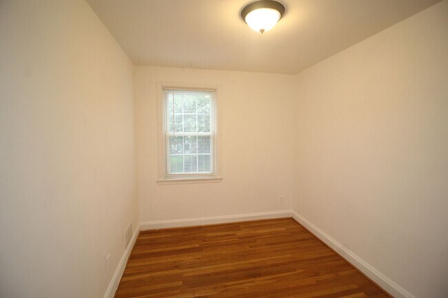 Building Photo - Lovely Towson 3bd/2ba Rowhome w/ CAC & W/D...